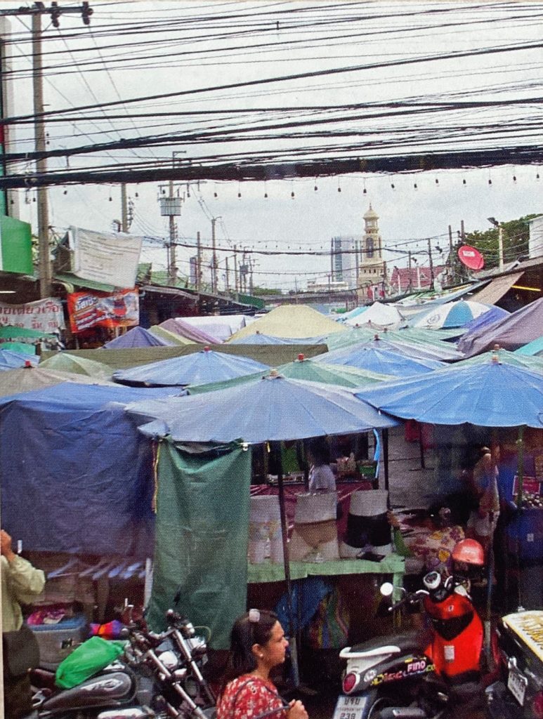 outdoor-market-in-Bangkok